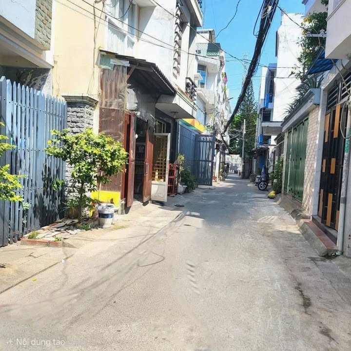 Nhà bán Quận 7 37m² giá 5.95 tỷ - Sổ hồng chính chủ, vị trí thông thoáng!