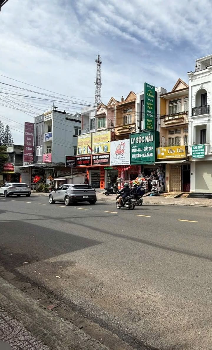 Bán gấp FrontHouse tại Vincom Plaza Bảo Lộc 320m² giá 9 tỷ - Địa điểm kinh doanh lý tưởng!