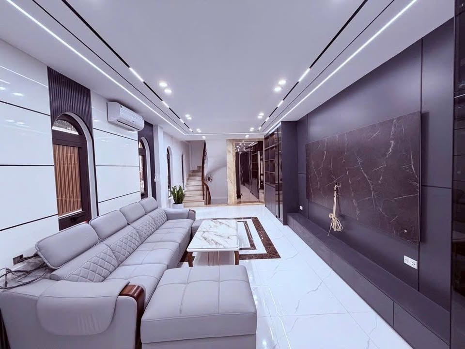 Nhà đẹp Sài Đồng 40m² giá 12.8 tỷ - Kinh doanh đỉnh cao!