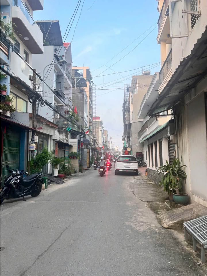 Nhà riêng Bình Tân - Hẻm xe hơi 52m² giá 5.7 tỷ - Sổ hồng riêng, hoàn công đầy đủ!