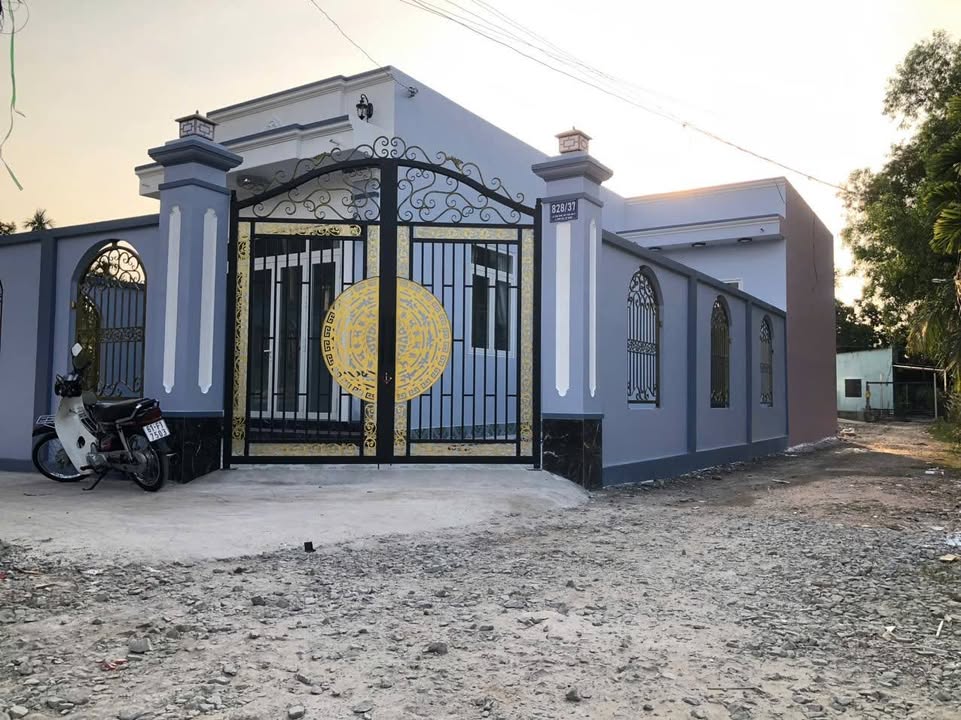 Nhà mới hoàn thiện tại Phú An, Thủ Dầu Một - Diện tích 144m², giá 2.45 tỷ - Đường thông xe hơi