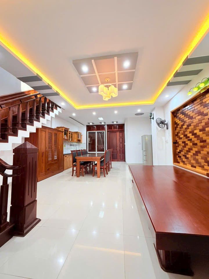 Nhà mặt tiền Đinh Công Tráng, Buôn Ma Thuột 228m² giá 7.8 tỷ - Sẵn sàng vào ở!