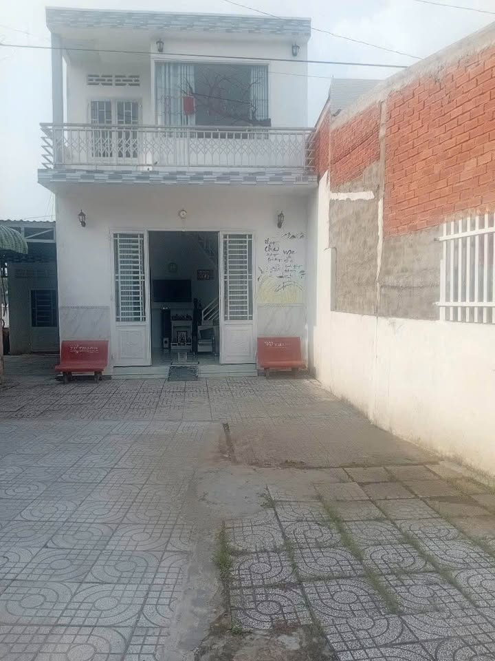 Nhà 2 tầng Nhơn Ái, Phong Điền 320m² giá 1.2 tỷ - Gần sông mát mẻ, chính chủ bán gấp!