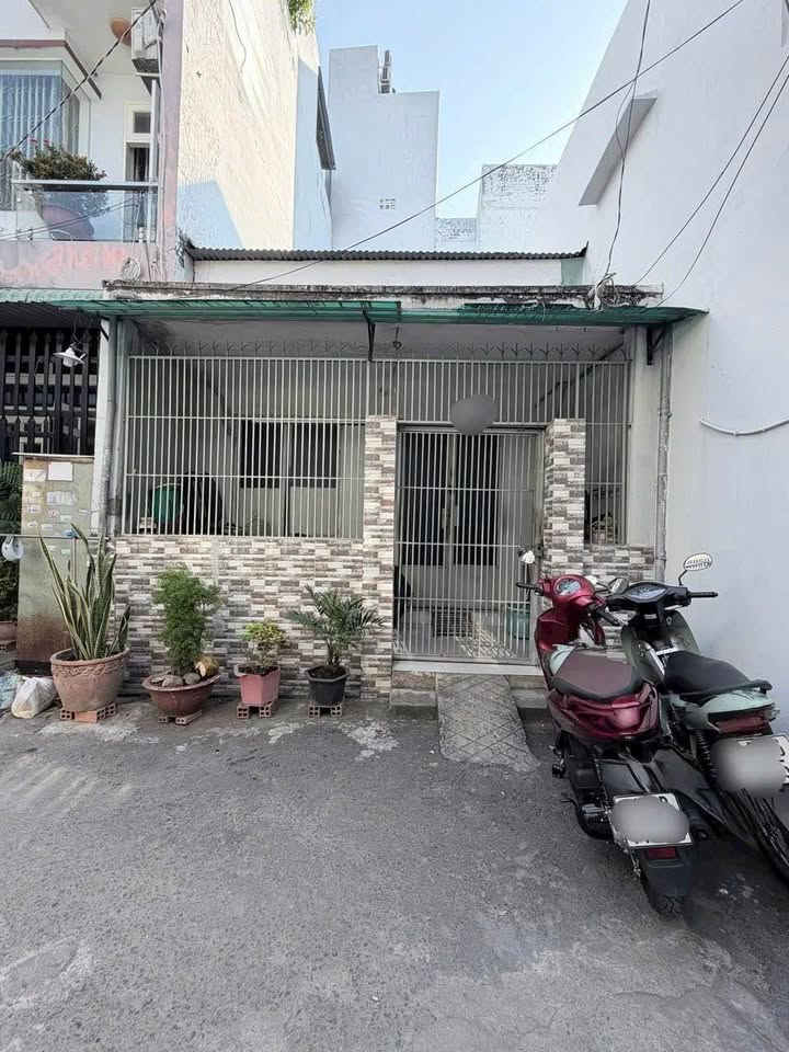 Nhà Tân Sơn Nhì 55m² giá 4.85 tỷ - Gần chợ và trường học!