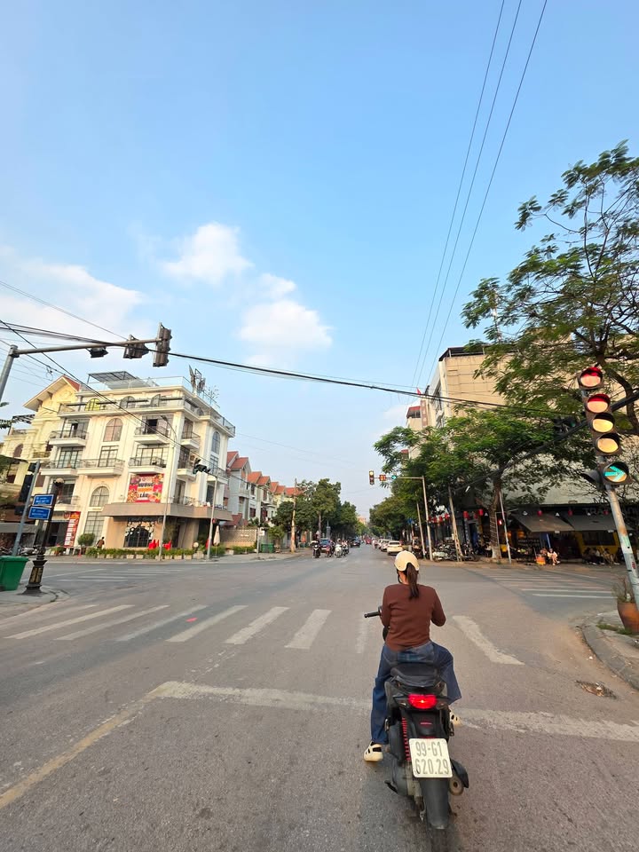 Nhà 4 tầng mặt đường Nguyễn Cao - 82.5m² giá thỏa thuận - Cơ hội vàng sở hữu bất động sản đắc địa!