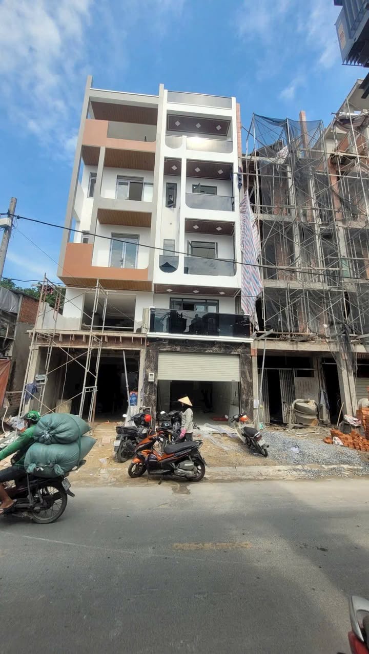 Nhà mặt tiền kinh doanh ấp Chiến Lược, Quận Bình Tân 64m² giá 10.8 tỷ - Đầu tư sinh lời ngay!