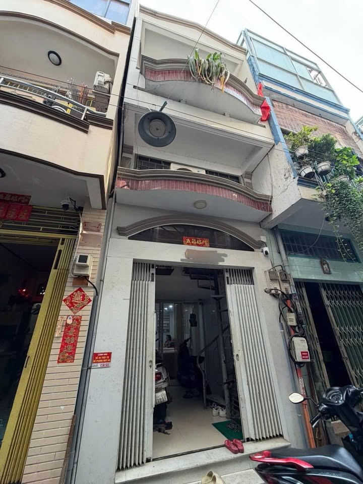Nhà Nguyễn Biểu, Quận 5, 27m² giá 6.2 tỷ - Vị trí cực hiếm, sẵn sang vào ở!