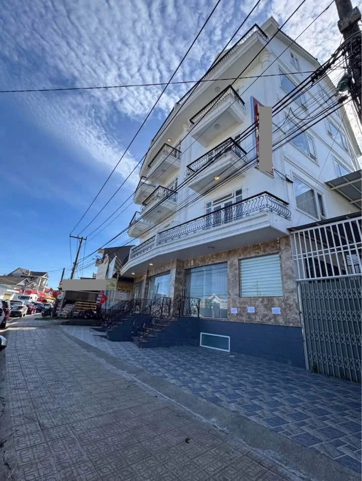 Cho thuê khách sạn mặt tiền Nguyễn Công Trứ Đà Lạt - Giá từ 35 triệu/tháng