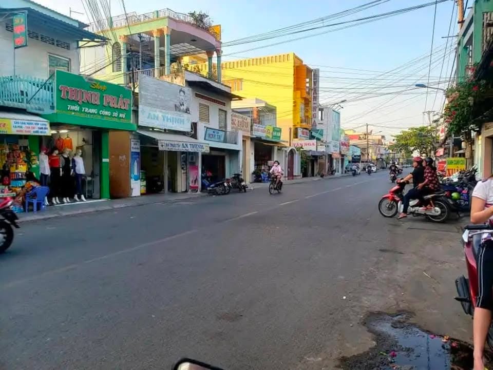 Cho thuê nhà mặt tiền Trần Hưng Đạo, Mỹ Tho 68m² giá 7.5 triệu - Tiện kinh doanh ngay!