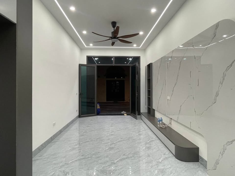 Nhà phố Đinh Tiên Hoàng, Ninh Bình 60m² giá 5 tỷ - Chính chủ bán gấp, sẵn ở ngay!