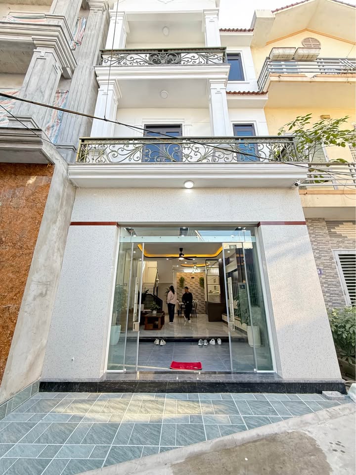 Nhà bán tại Vĩnh Khê, Hải Phòng 180m² giá 3.35 tỷ - Gần chợ và tiện ích đầy đủ!