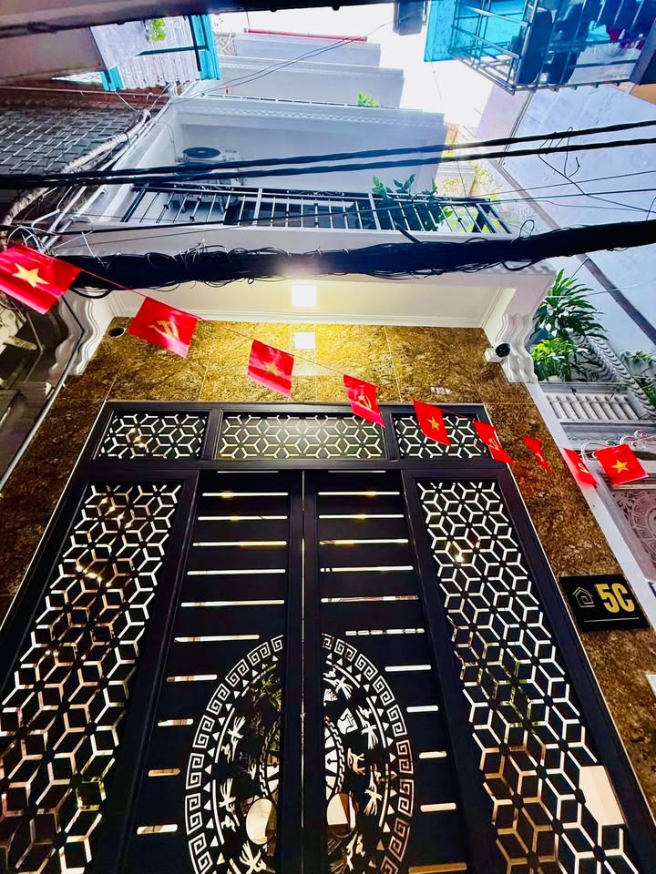 Nhà riêng 4 tầng tại Đống Đa 35m² giá 9 tỷ - Full nội thất, xách valy vào ở ngay!