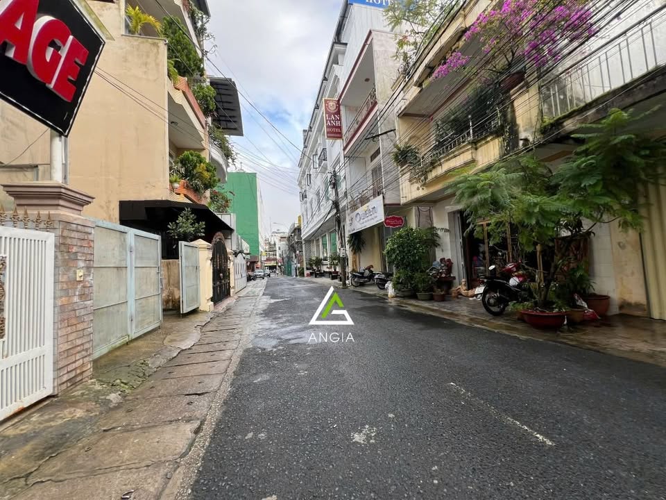 Nhà Hai Bà Trưng, Đà Lạt 92m² giá 12.5 tỷ - Thiết kế hiện đại, ô tô vào nhà!