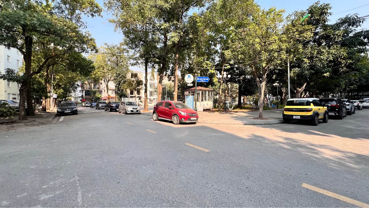 Biệt thự lô góc Việt Hưng 620m² giá 39.53 tỷ - View công viên cây xanh!