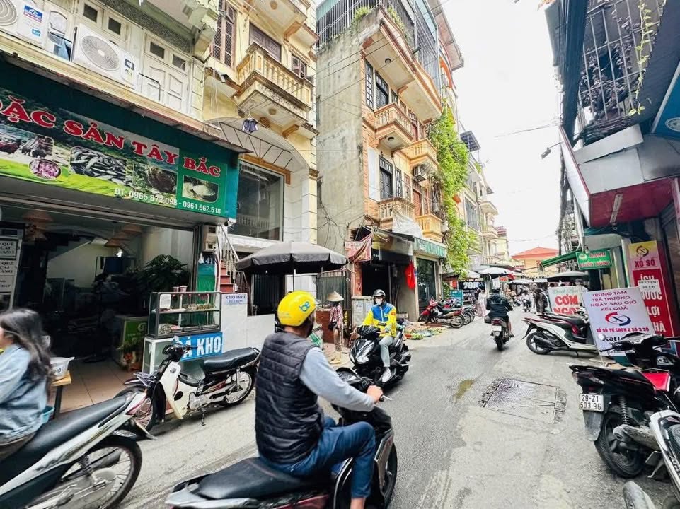 Nhà mặt phố Pháo Đài Láng 82m² giá 32 tỷ - Lô góc cực hiếm, cho thuê sinh lời!