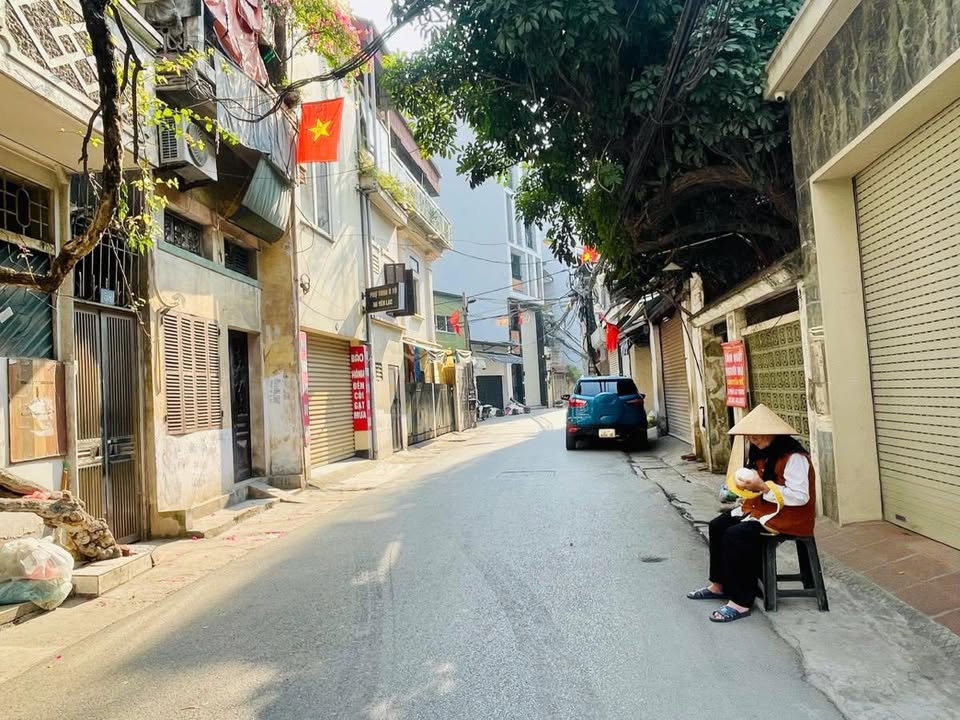 Bán gấp mặt phố Yên Lạc, Hai Bà Trưng 83m² giá 35 tỷ - Kinh doanh sầm uất!