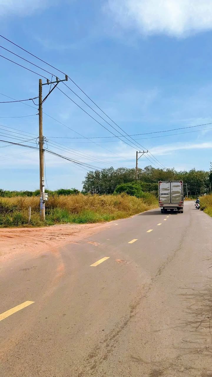 Đất nền lô góc 2 mặt tiền DH615, Long Nguyên 440m² giá 1.2 tỷ - Cơ hội đầu tư hiếm có!