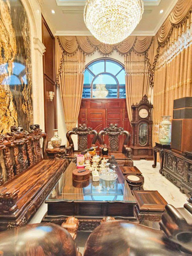 Nhà mặt phố Bạch Mai, 200m², giá 1xx tỷ - Vị trí kinh doanh đắc địa!