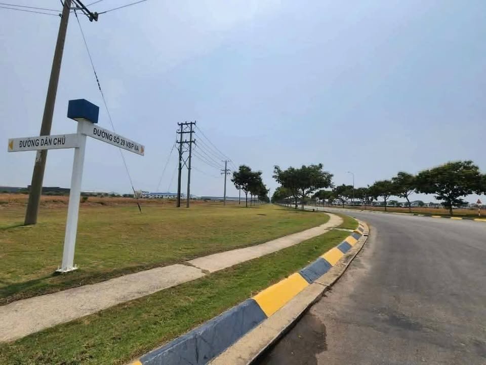Đất KCN Vsip2A Bình Dương 100.000m² giá 18 tỷ - Vị trí 3 mặt tiền đắc địa!