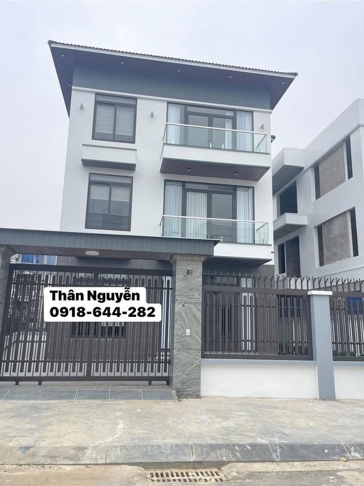 Biệt thự 3 tầng Phan Đình Phùng, Thái Nguyên 210m² giá 13 tỷ - Full nội thất chỉ việc vào ở!