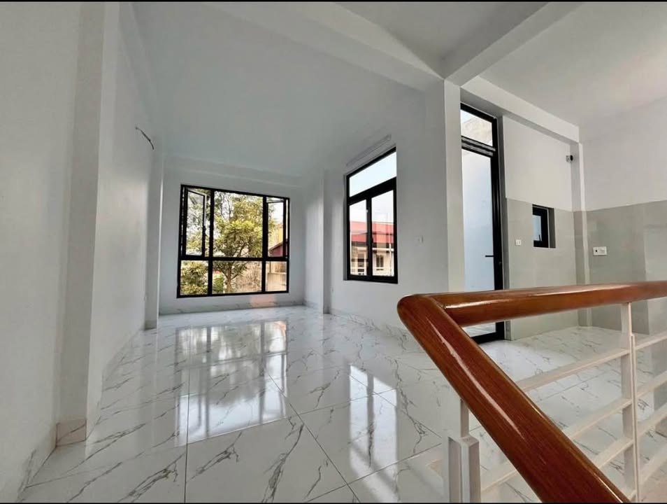 Nhà 3 tầng Trường Thi 50,4m² giá 3 tỷ - Ô tô vào tận nhà, không khí trong lành!