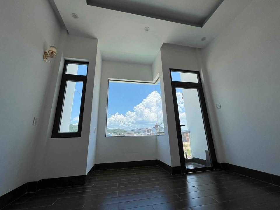 Bán Nhà Mặt Tiền 3 Tầng Trần Hưng Đạo, Đống Đa, Quy Nhơn 40m² - Giá 3.8 Tỷ, Sổ Đỏ Chính Chủ!