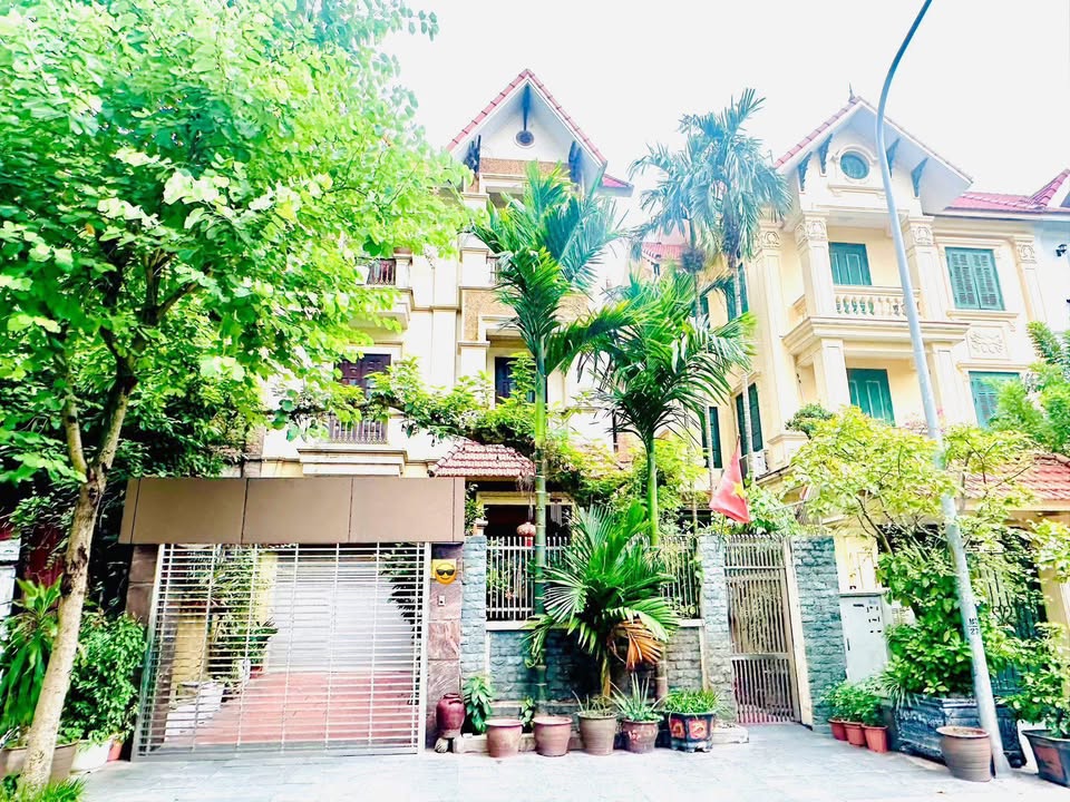 Biệt thự Việt Hưng Long Biên 152m² giá 42.5 tỷ - Không thể bỏ lỡ!
