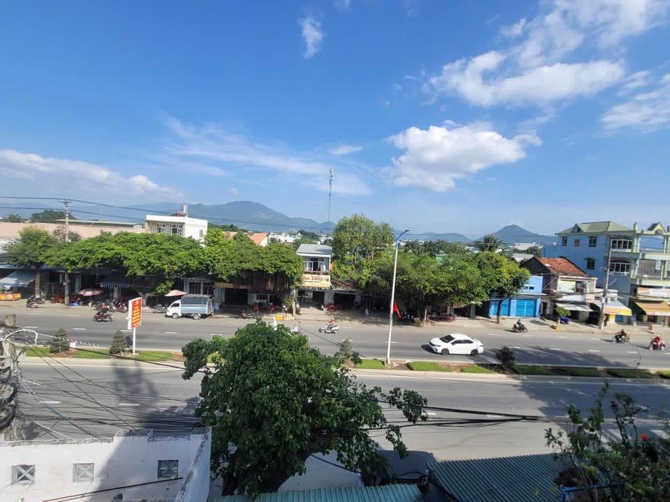 Nhà mặt tiền đường 23/10, Vĩnh Thạnh, Nha Trang 100m² giá 6.55 tỷ - Kinh doanh sầm uất!