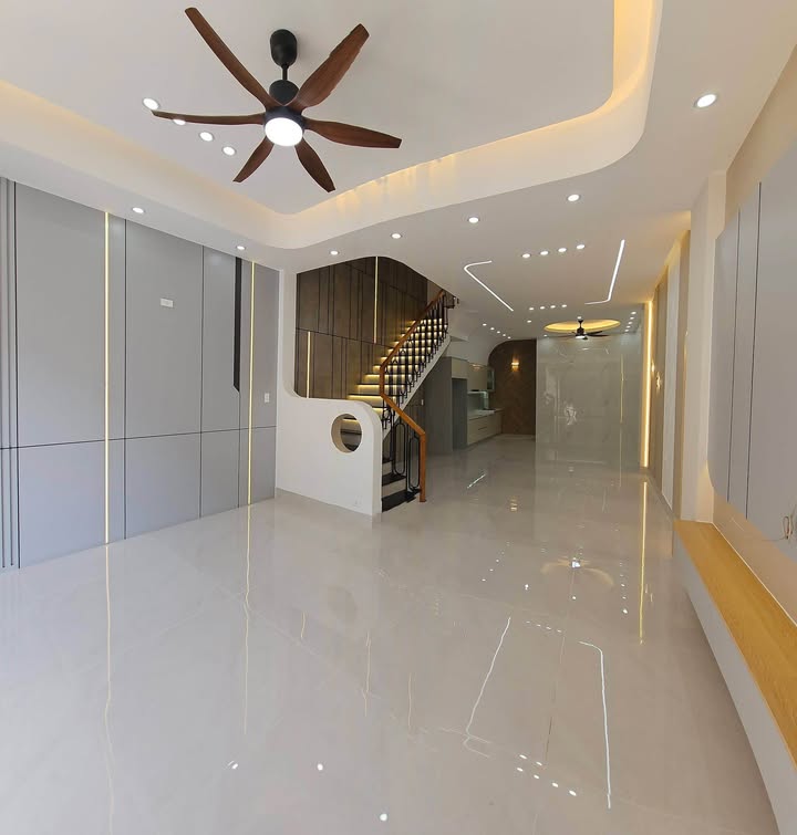 Nhà bán tại Khu Chợ Đầm Quy Nhơn 70m² giá 6.55 tỷ - Thiết kế hiện đại, sang trọng!