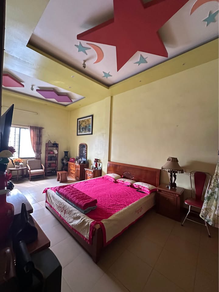 Bán nhà 3 tầng mặt tiền Nguyễn Công Trứ, Phú Hội, Huế 124.7m² - Đầu tư sinh lời cao!