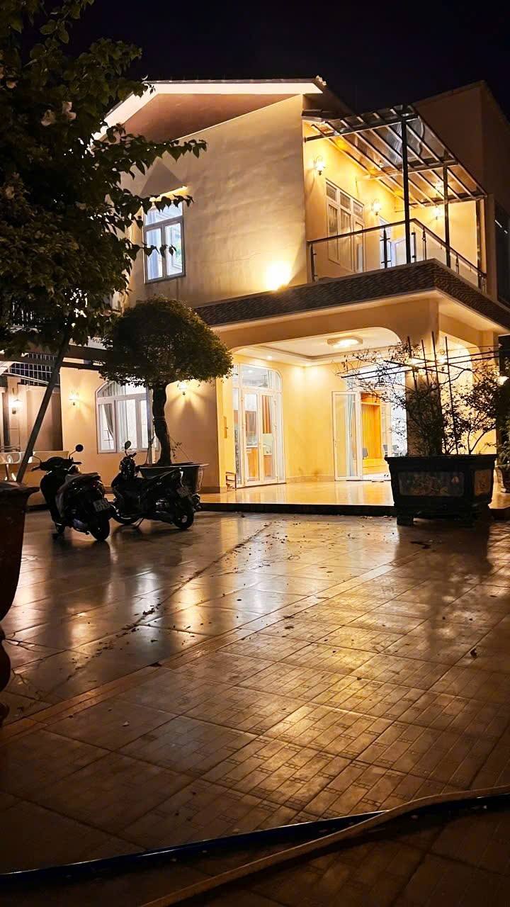 Biệt thự sân vườn Hóc Môn 1100m² giá 23 tỷ - Mặt tiền đường lớn, an ninh tuyệt đối