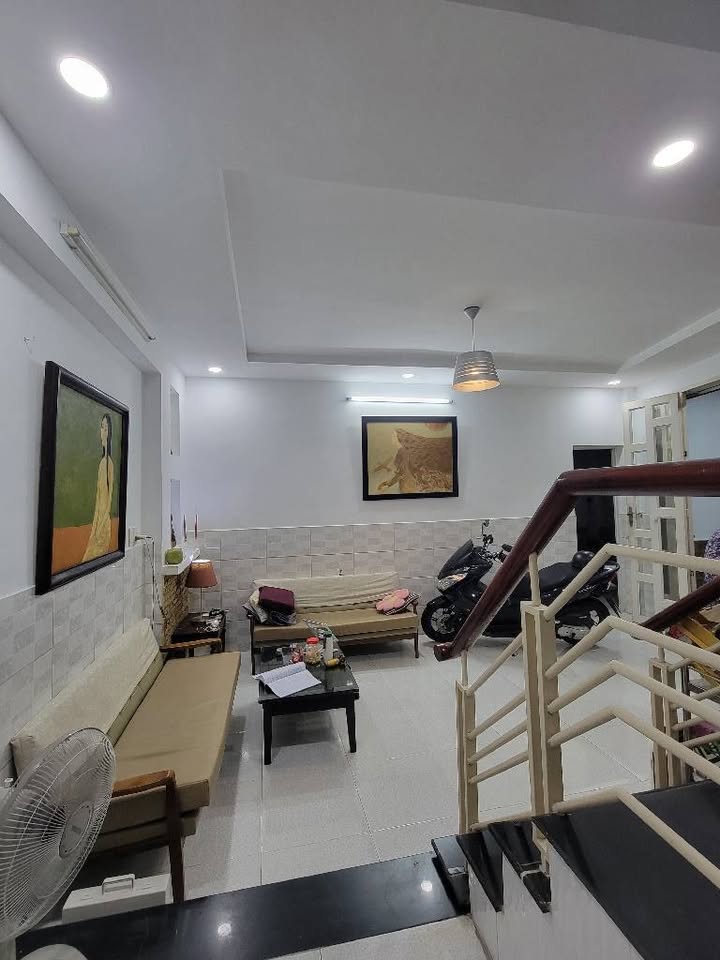 Nhà 2 tầng hẻm xe hơi Phan Xích Long, Phú Nhuận 120m² giá 7 tỷ - Sẵn sàng ở ngay!