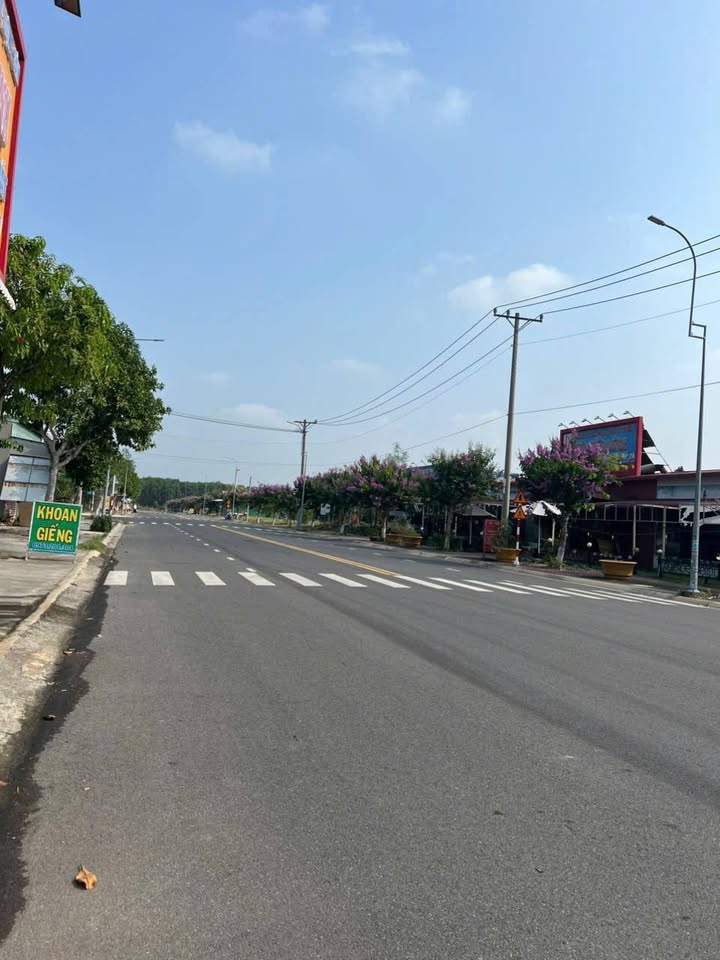 Nhà mặt tiền đường D1, Vĩnh Tân, Bến Cát 105m² giá 2 tỷ - Cơ hội đầu tư tuyệt vời!