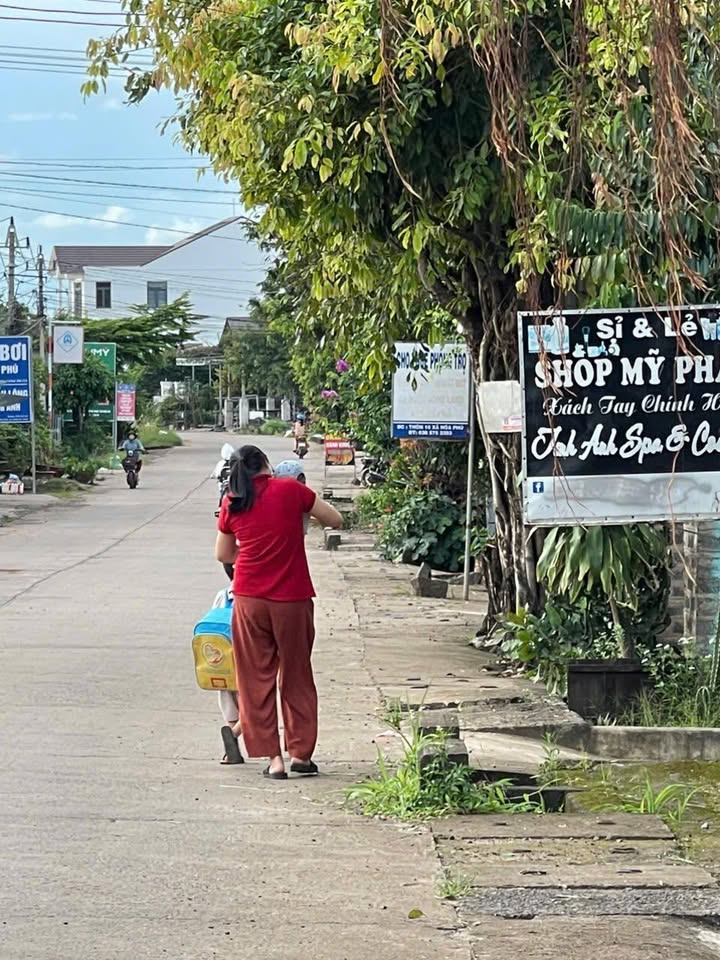 Đất mặt tiền thôn 10 Hoà Phú 240m² giá 2.5 tỷ - Tiện ích đầy đủ, vị trí đắc địa!