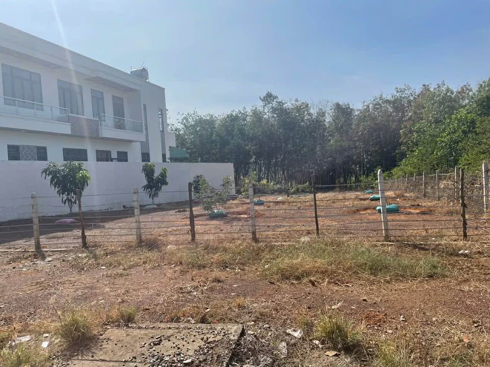 Đất nền mặt tiền đường 32m đối diện bến xe Thành Công, 300m² giá 3 tỷ - Cơ hội đầu tư hấp dẫn!