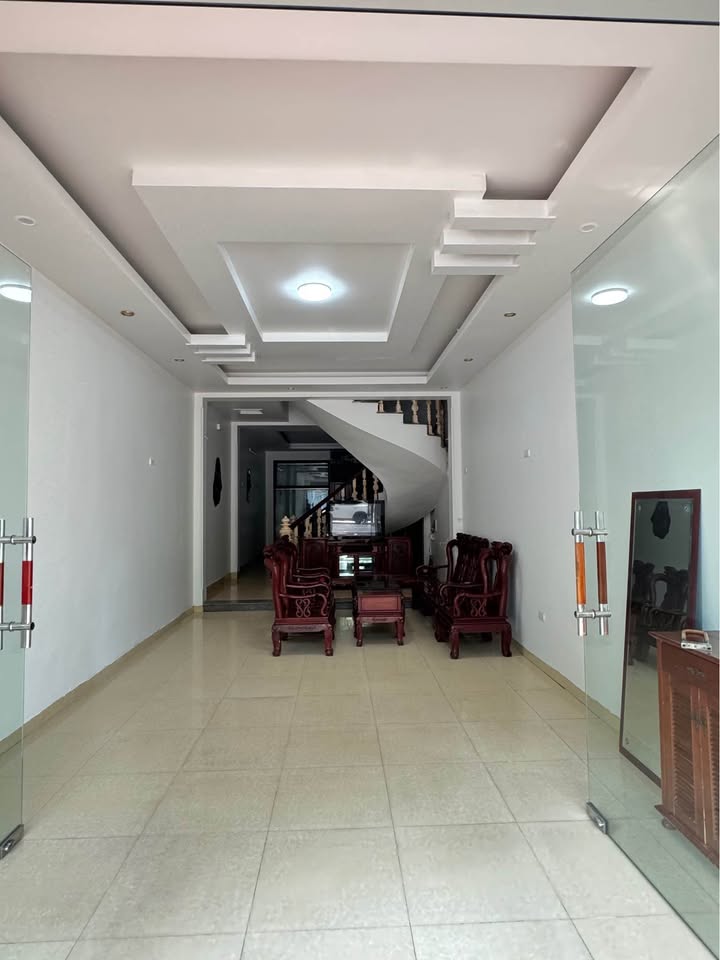 Nhà 4 tầng chính chủ Dương Đình Nghệ 67,5m² giá 8 tỷ - Vị trí hiếm có, kinh doanh thuận lợi!