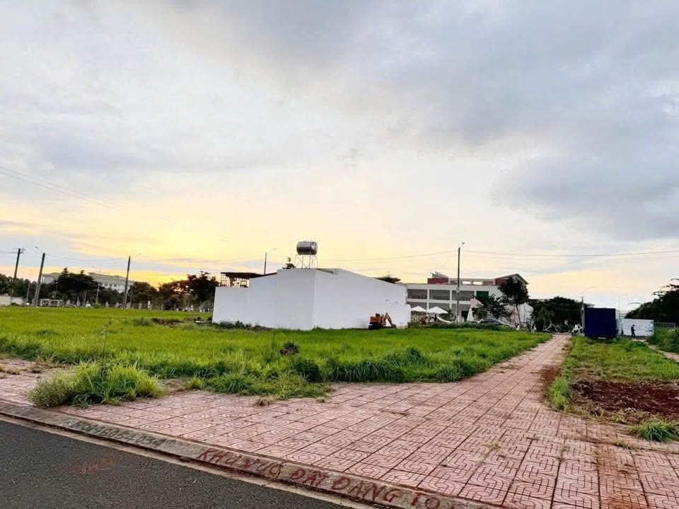 Đất TĐC mặt tiền Dương Quảng Hàm, 110m² giá 6.85 tỷ - Cơ hội đầu tư hấp dẫn!