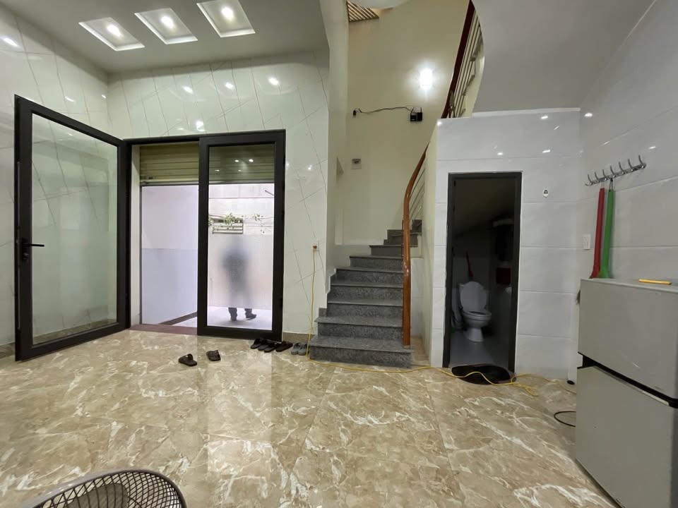 Nhà phố Văn Cao, Hải Phòng 40m² giá 2.7 tỷ - Đặc biệt cho gia đình!