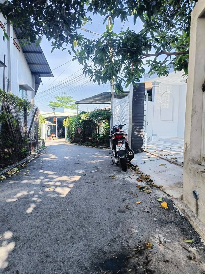 Nhà cấp 4 gần chợ Chánh Mỹ, Thủ Dầu Một 200m² giá chỉ 3.4 tỷ - Cần bán gấp trước Tết!