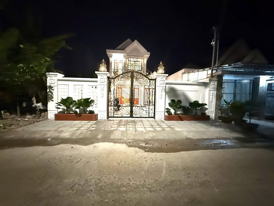 Căn biệt thự phố mini Tân cổ điển Vương Hồng Sễn 195m² giá 3.69 tỷ - Nội thất tặng kèm!