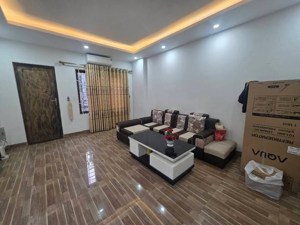 Nhà 6 Tầng Đẹp Tại Việt Hưng, Long Biên - 45m² Giá 6.x Tỷ, Sẵn Sàng Vào Ở!