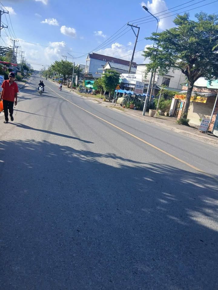 Nhà nguyên căn đường Nguyễn Văn Nhung Vĩnh Long 120m² - Thích hợp kinh doanh và họp mặt gia đình!