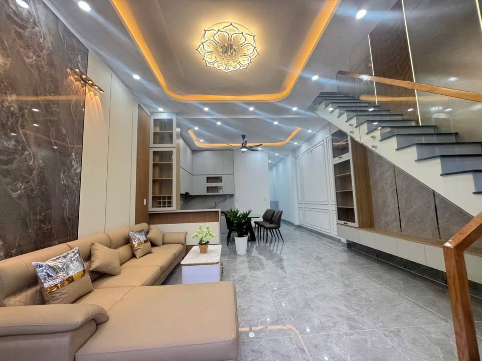 Nhà phố Trảng Dài 100m² giá 3.29 tỷ - Phong cách hiện đại, sổ hồng chính chủ!