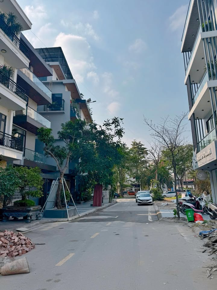 Lô đất KĐT Bách Việt Lake Garden Bắc Giang 82,4m² giá 5.3 tỷ - Cần bán gấp!