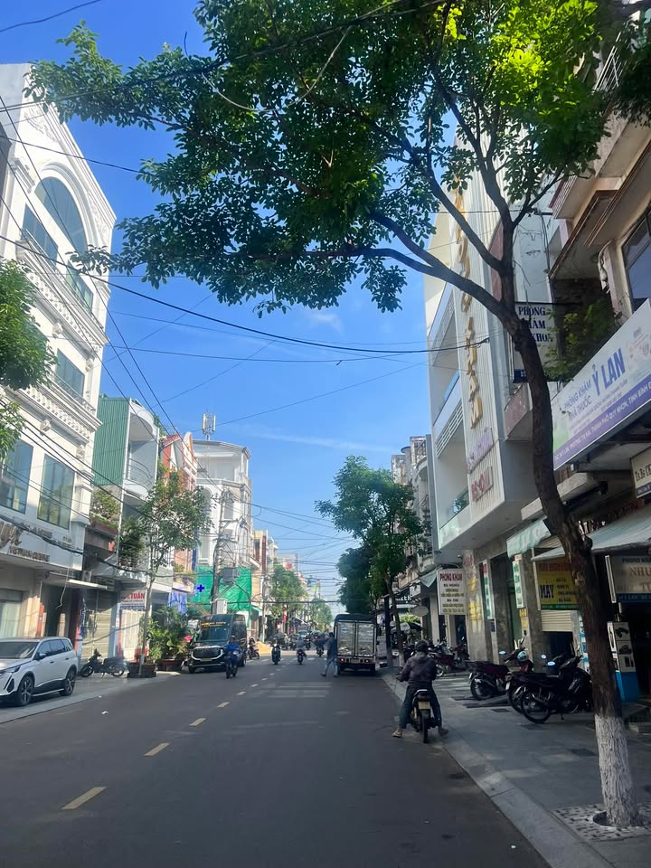 Cho thuê nhà nguyên căn góc chợ Đầm, Quy Nhơn 100m² giá 10 triệu - Địa điểm kinh doanh lý tưởng!