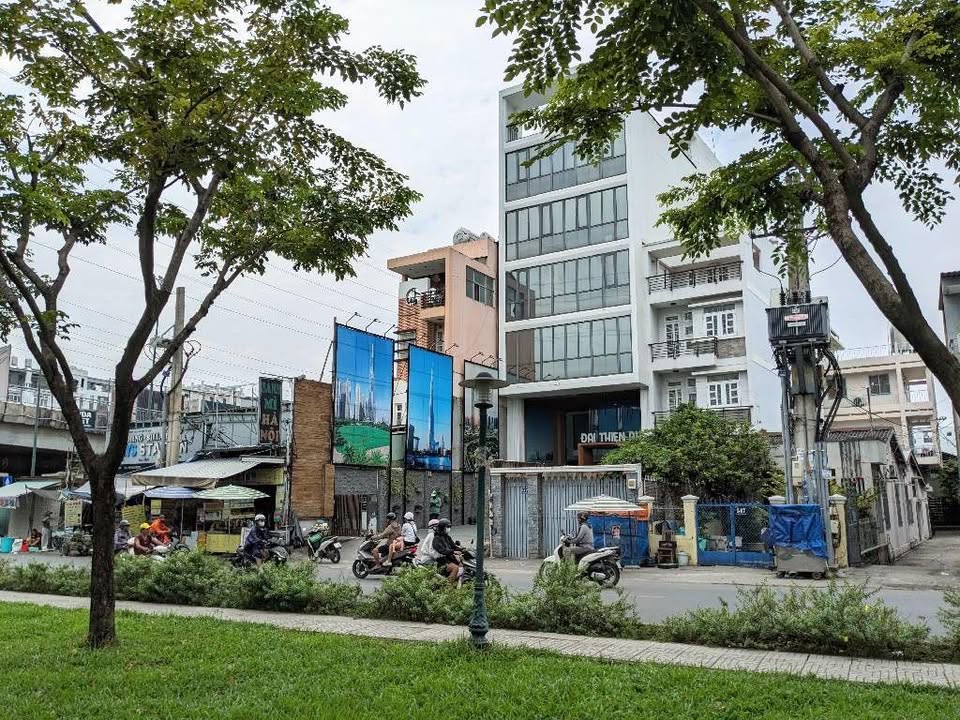 Nhà mặt tiền Nơ Trang Long, Bình Thạnh - 117m² giá 15.x tỷ - View công viên thoáng mát!