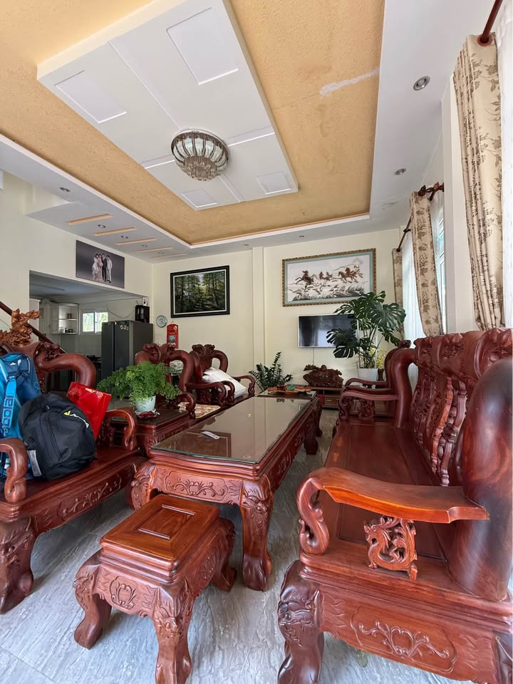 Bán nhà 2 mặt tiền đường Cô Giang, Đà Lạt 235m² - Không gian sống lý tưởng!