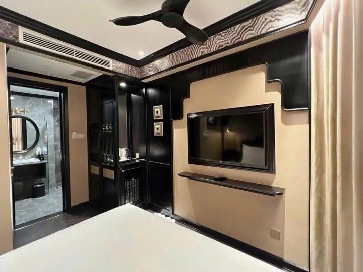 Cho thuê khách sạn cao cấp Quận Ba Đình 94m² giá 10.500 USD - Lượng khách ổn định!