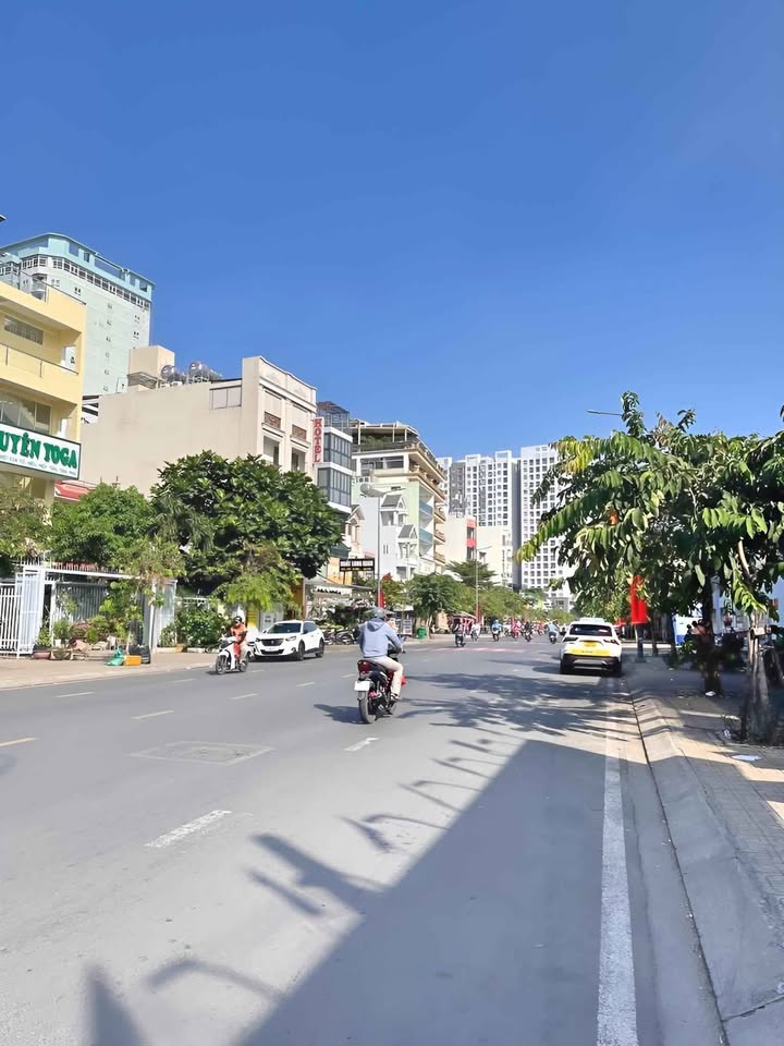 Nhà cấp 4 Lạc Long Quân 60m² giá 8.1 tỷ - Tiện xây mới ngay!