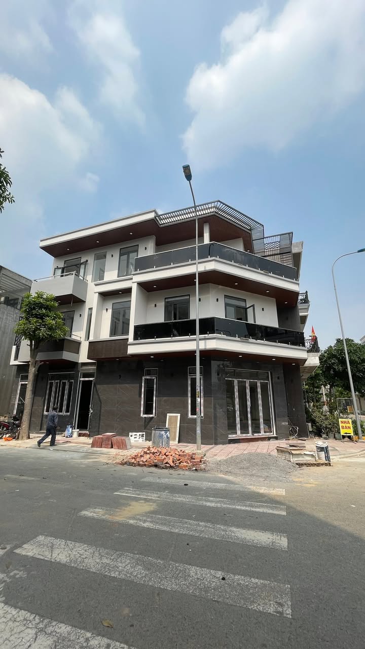 Nhà mặt tiền 2 mặt đường tại An Phú, Bình Dương 72m² giá 6,9 tỷ - Sẵn sàng vào ở ngay!